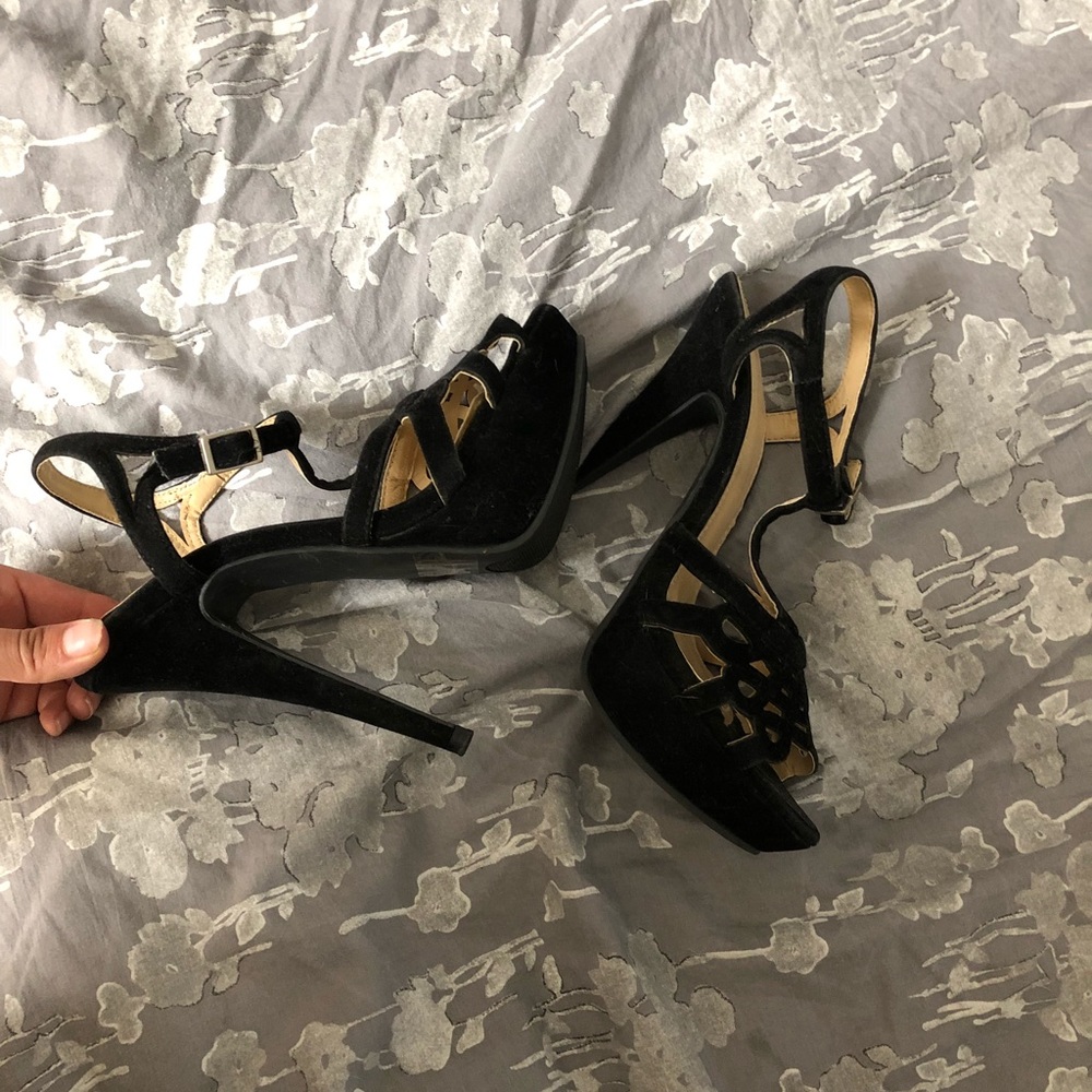 Heels - Picture 2 of 3